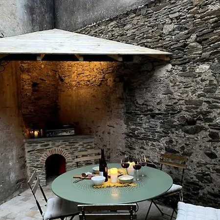 La Petite Maison De Nyaraló Savennières